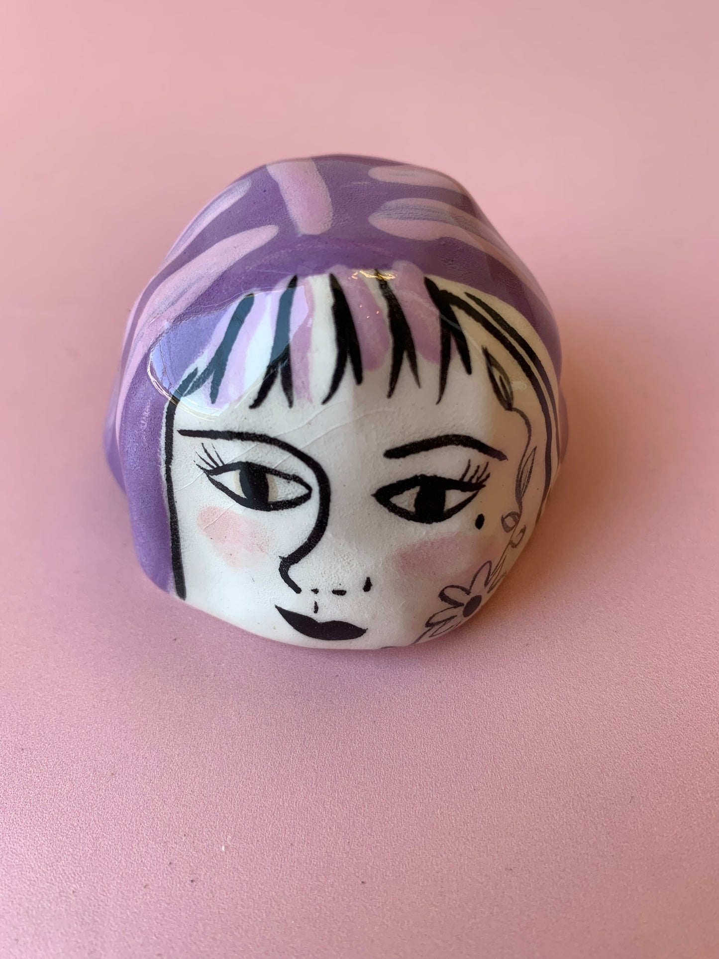 Tetê mujer lila