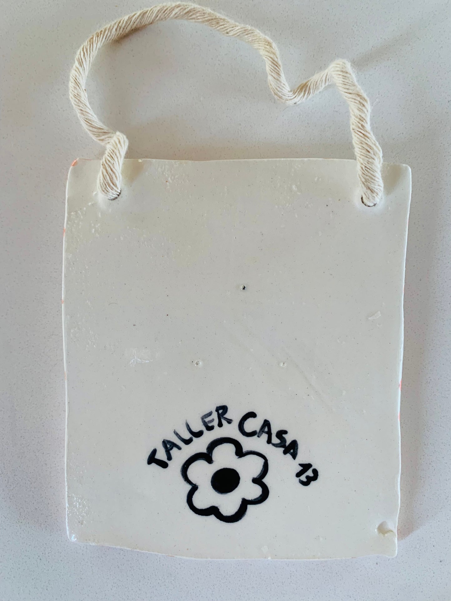 Cuadrito mujer puntos naranjos